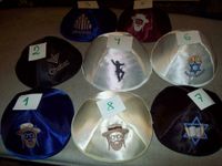 1x Kippah, Kipot, Kipah, Kippot, Kipa 16cm Satin Stickerei Schleswig-Holstein - Osdorf Vorschau