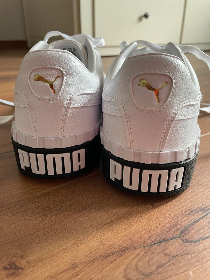 Puma Damenschuhe in Neuhof