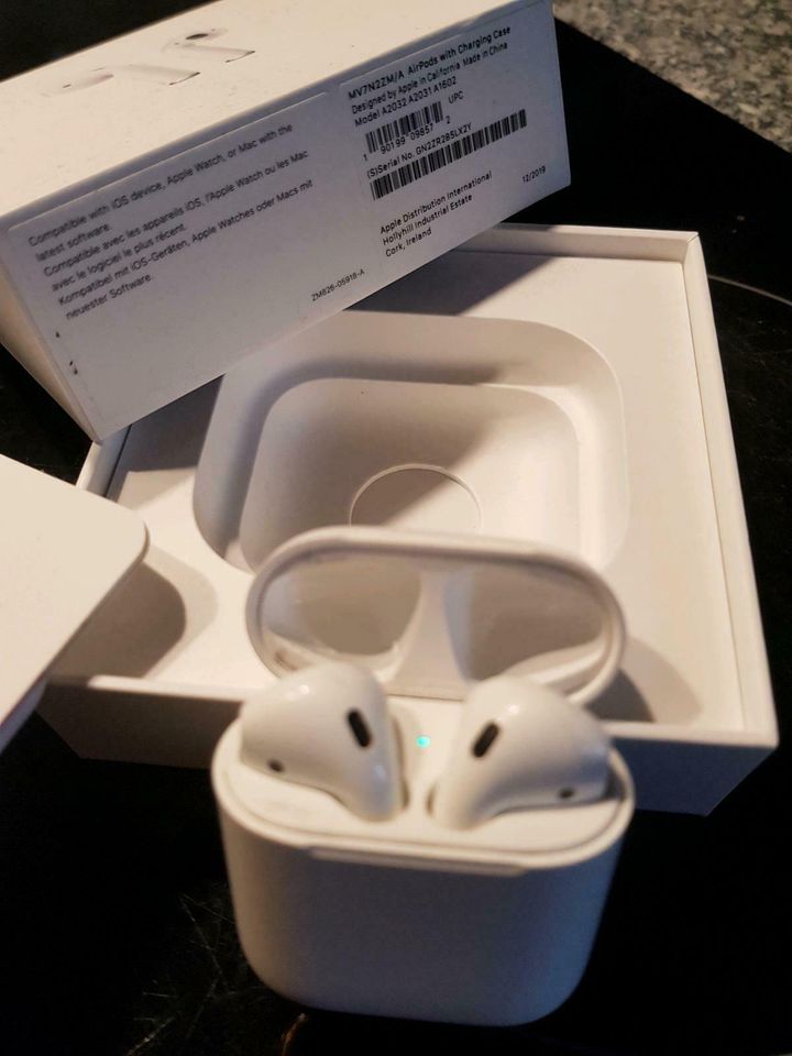 Apple AirPods Ladecase & original Verpackung (In- ear defekt)!!! in  Brandenburg - Nauen | Apple iPhone gebraucht kaufen | eBay Kleinanzeigen  ist jetzt Kleinanzeigen