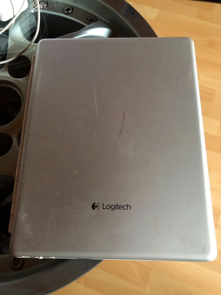 iPad A1416 mit Logitech Tastatur in Petershagen