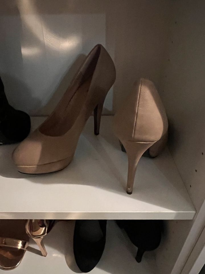 High heels in Beige in Neumünster