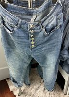 Damen Jeans Hose mot Schmuck Knöpfen s m l xl Hessen - Groß-Gerau Vorschau