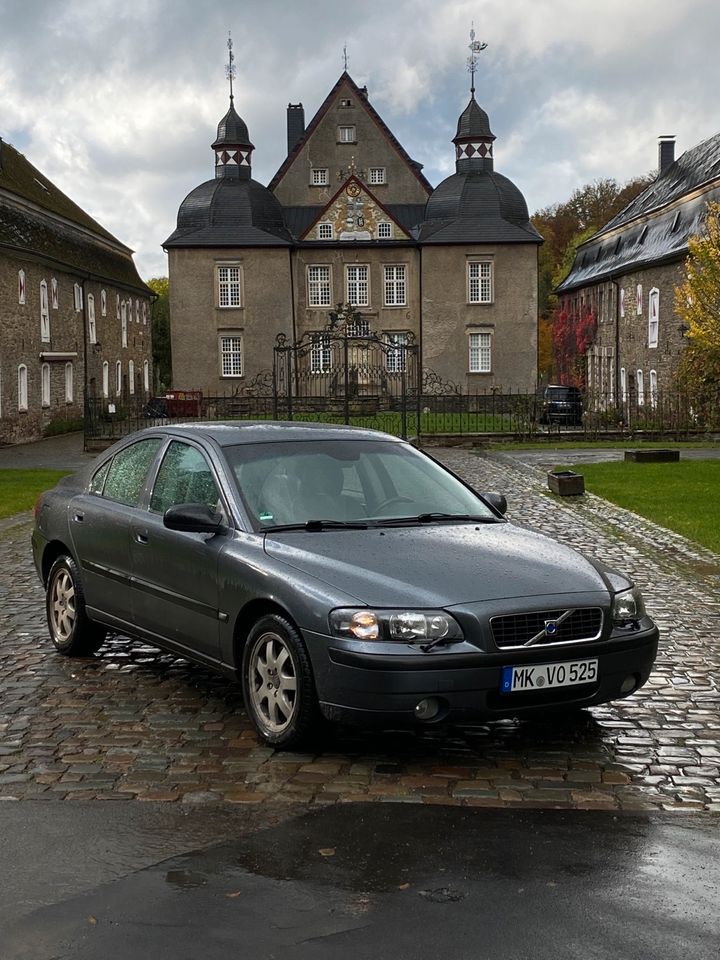 Volvo S60 2,5T AWD in Lüdenscheid