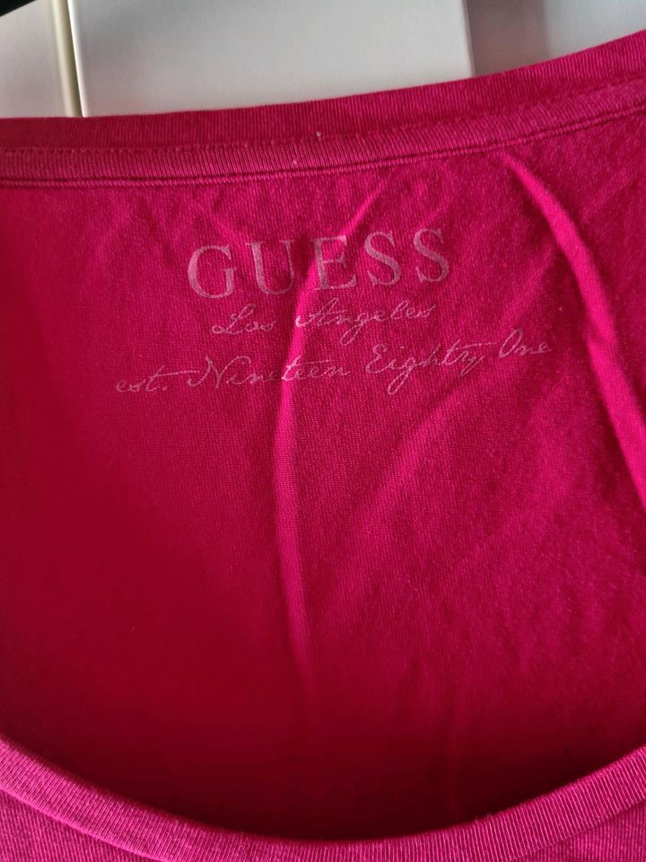 Guess Tshirt Gr. L Beere in Alzey