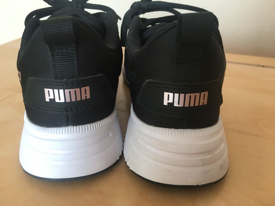 Puma Sneaker Neuwertig Gr. 36 Turnschuhe in Marklkofen