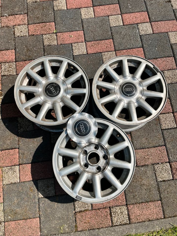 3x 15 Zoll Alufelgen Audi 80 Audi 100 gebraucht 4A0601025B in Essen