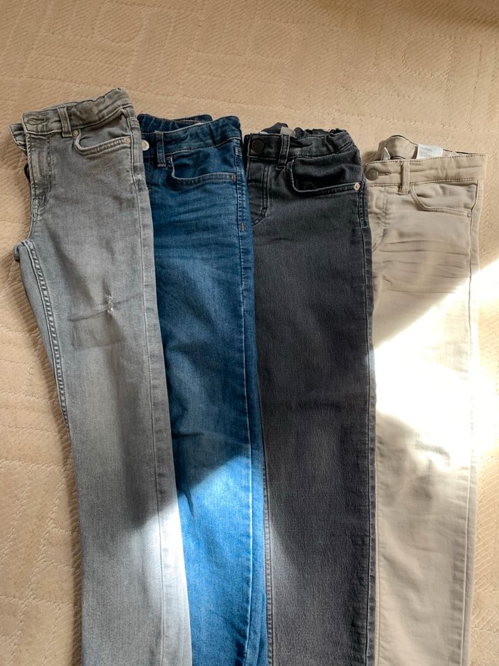 Jeans von H&M Gr.134 in Planegg