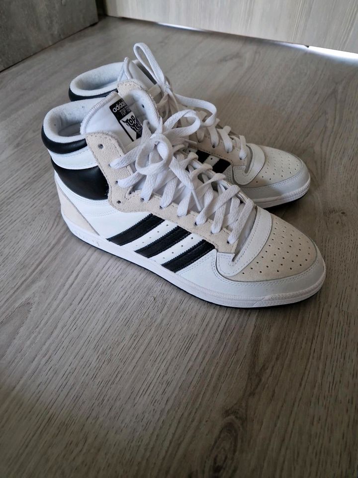 Adidas Schuhe in Lemberg