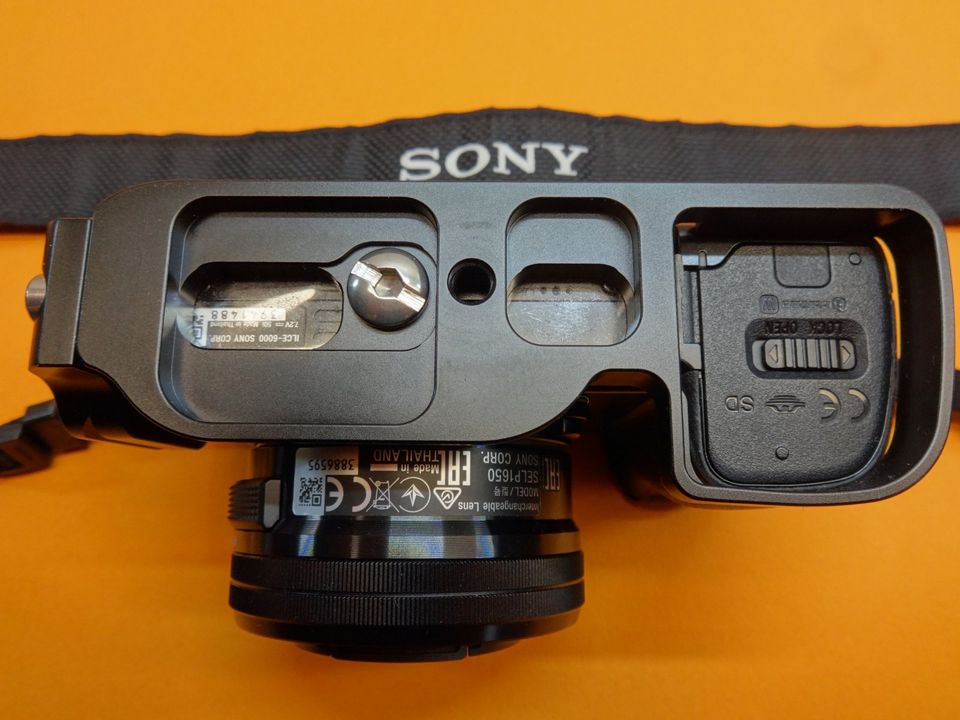 Sony Alfa 6000 Kamera - viel Zubehör in Lüneburg