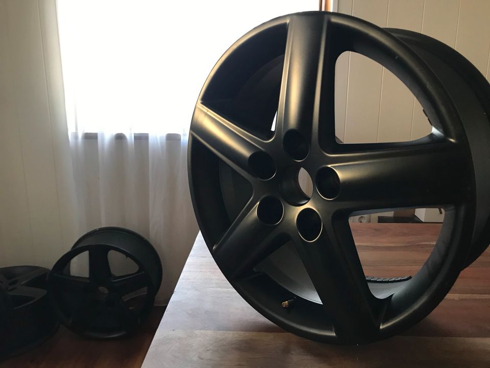 Audi / VW 5 Stern 17“ Felgen matt schwarz *neu* in Landau in der Pfalz