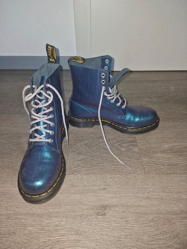 Schuhe von Dr martens in blau Metallic in Wolfsburg