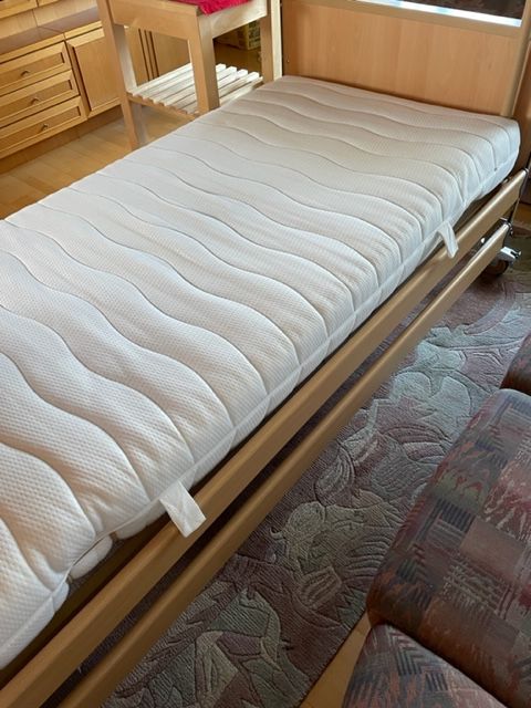 Neue Hochwertige Pflegebettmatraze in Vaihingen an der Enz
