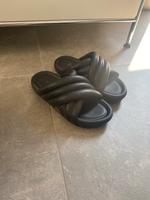 Moderne H&M Sandalen neuwertig schwarz Gr. 38 Niedersachsen - Emmerthal Vorschau