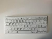 Kompakt bluetooth Tastatur/Keyboard amerikanisch Layout fast neu Berlin - Charlottenburg Vorschau