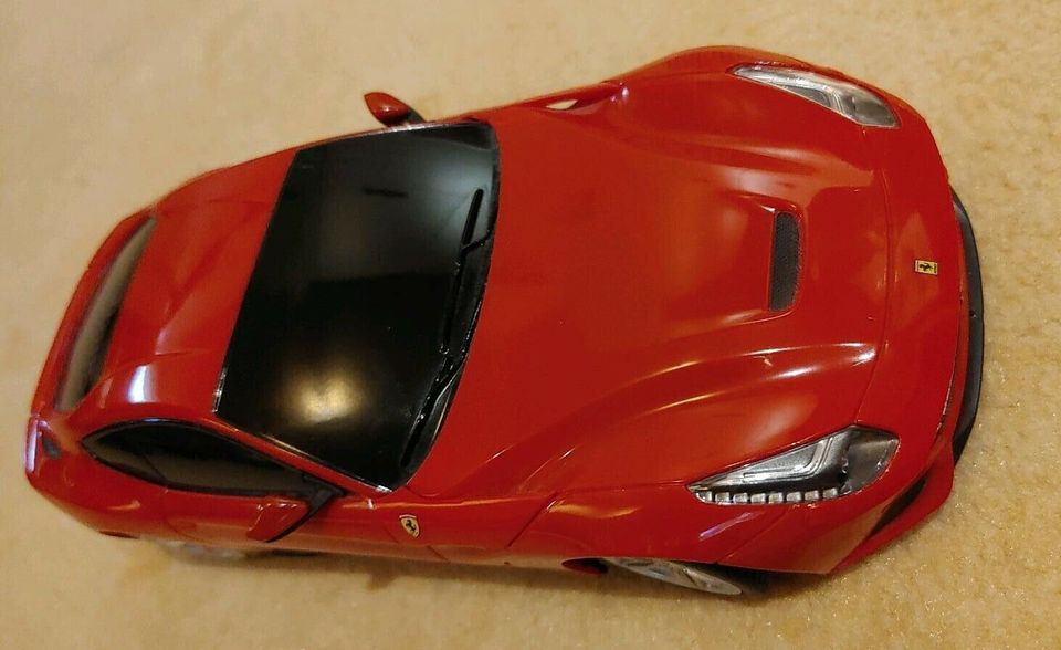 RC Spielzeug Ferrari in Hünstetten