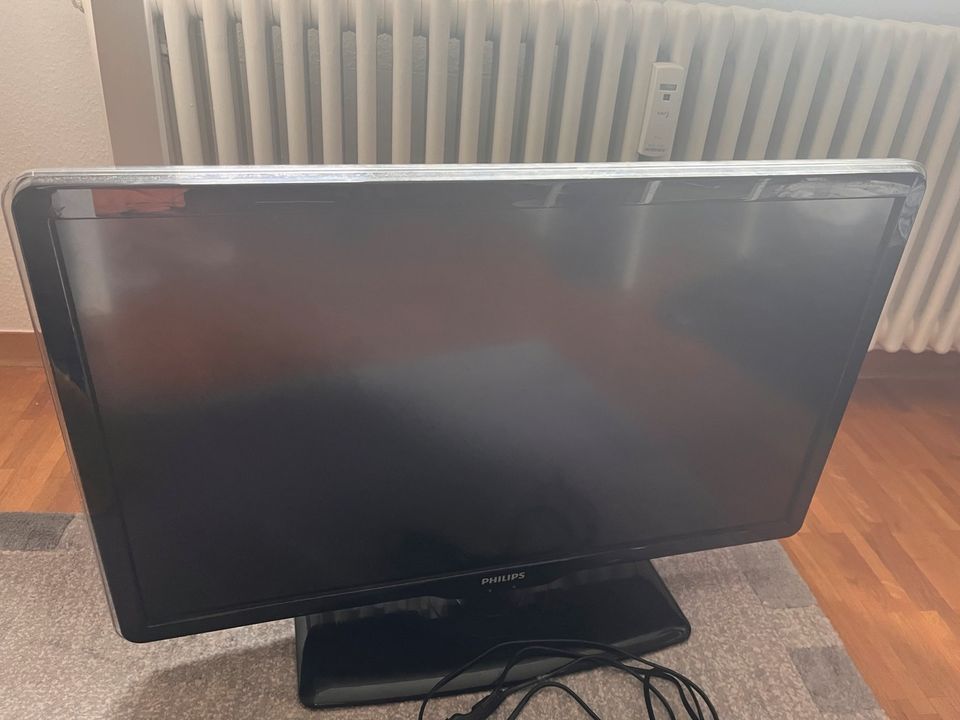 Philips LCD Flatscreen TV 32 Zoll Drehfuss in Stuttgart