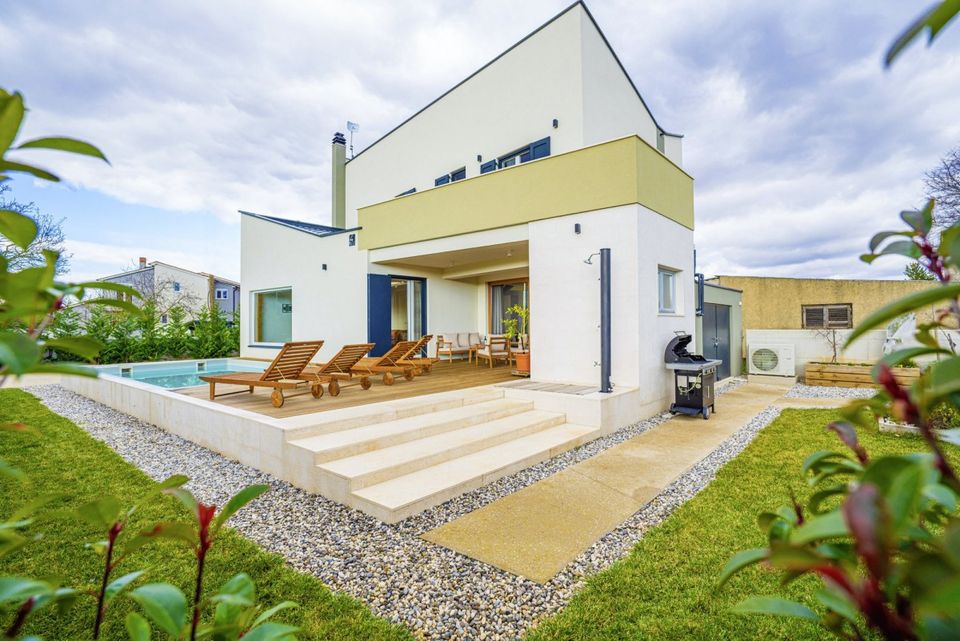 Ferienhaus mit Pool in Valtura (Kroatien) für 4 Personen in Regensburg