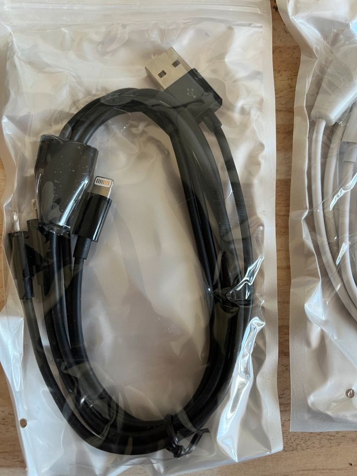 iPhone Ladekabel USB 3 in 1 Neu Schwarz & Weiß erhältlich in Hildesheim