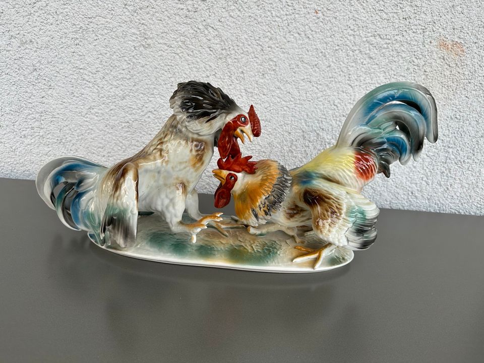 Wunderschöne Porzellanfigur zwei kämpfende Hähne in Crailsheim