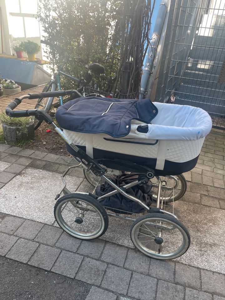 Verkaufe EmaJunker Kinderwagen - Stilsicher und Funktional in Leipzig