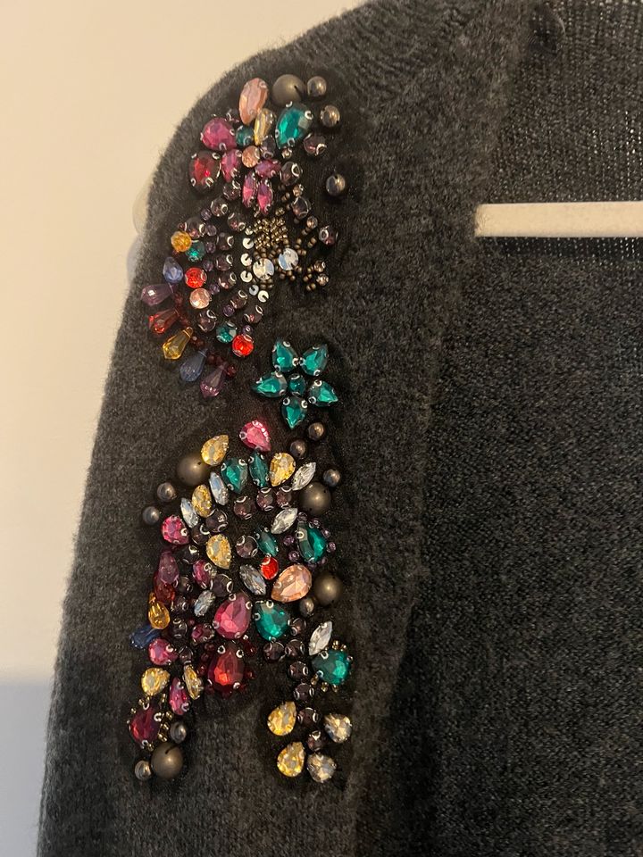 Zara Cardigan mit bunten Strass Steinen in Hamburg