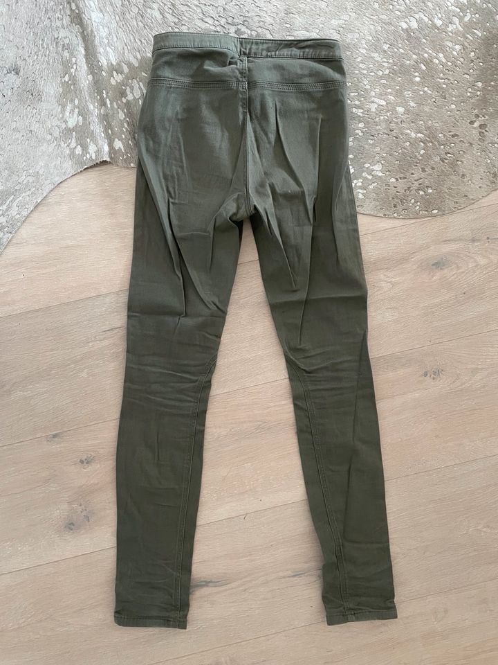 Hose eng skinny Stoffhose Jeggings Khaki grün XS 34 Top in München