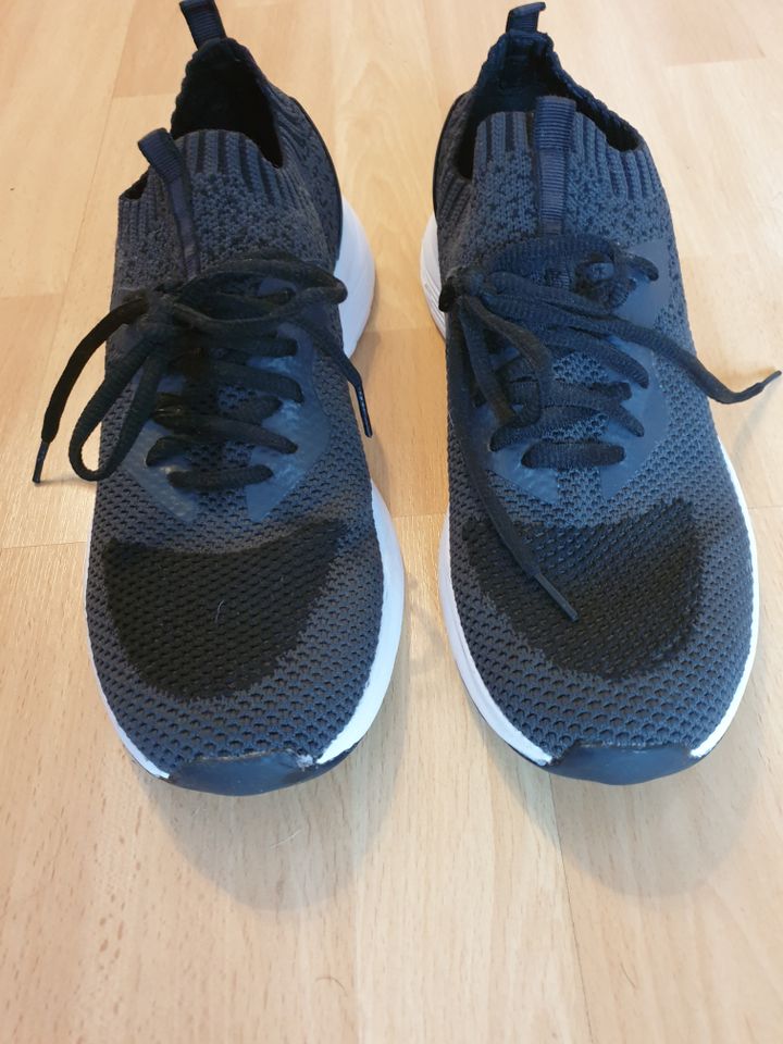 Sportschuhe Größe 42. in Offenbach