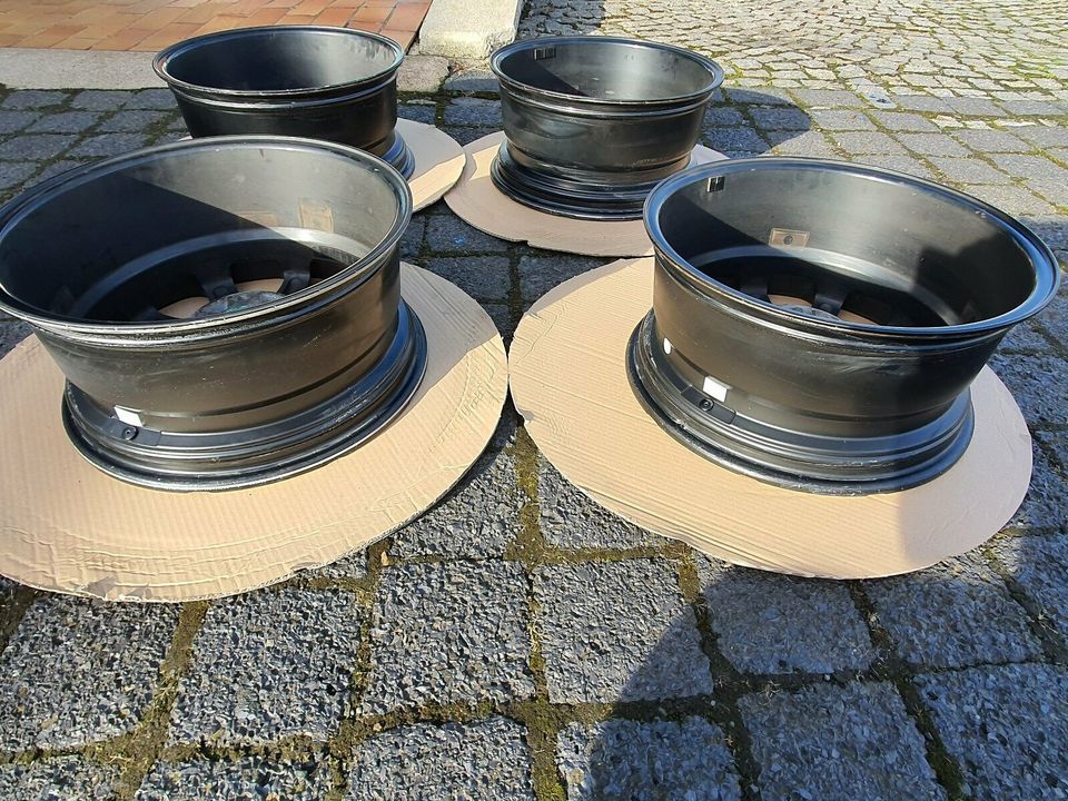 VW T5 Felgensatz Magma Pulsio 8x17 Zoll EH2+ / 5x120 ET45 in Vacha