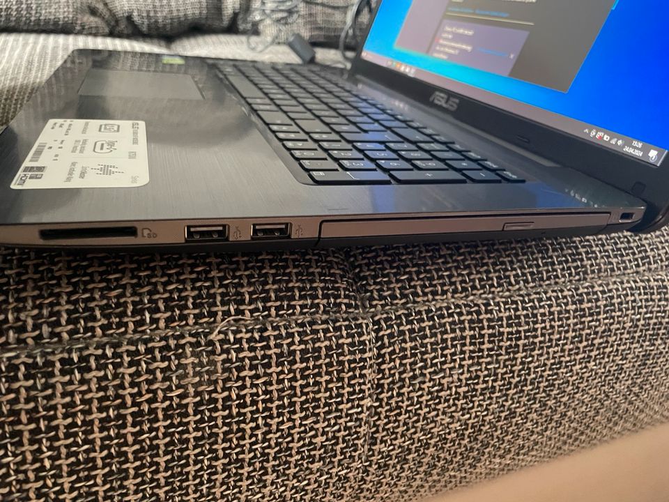 Asus Gaming Laptop - i5-7200U / 16GB RAM / 920MX / 120GB SSD in Itzehoe