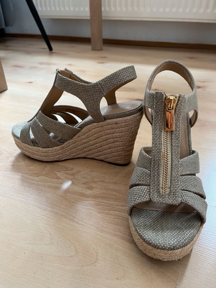 Micheal Kors Plateausandalette - pale gold in Frankfurt am Main