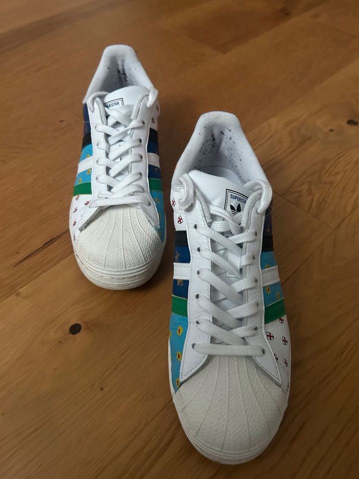 Adidas Superstar . Sonderserie zum 50ten Jubiläum in Hannover