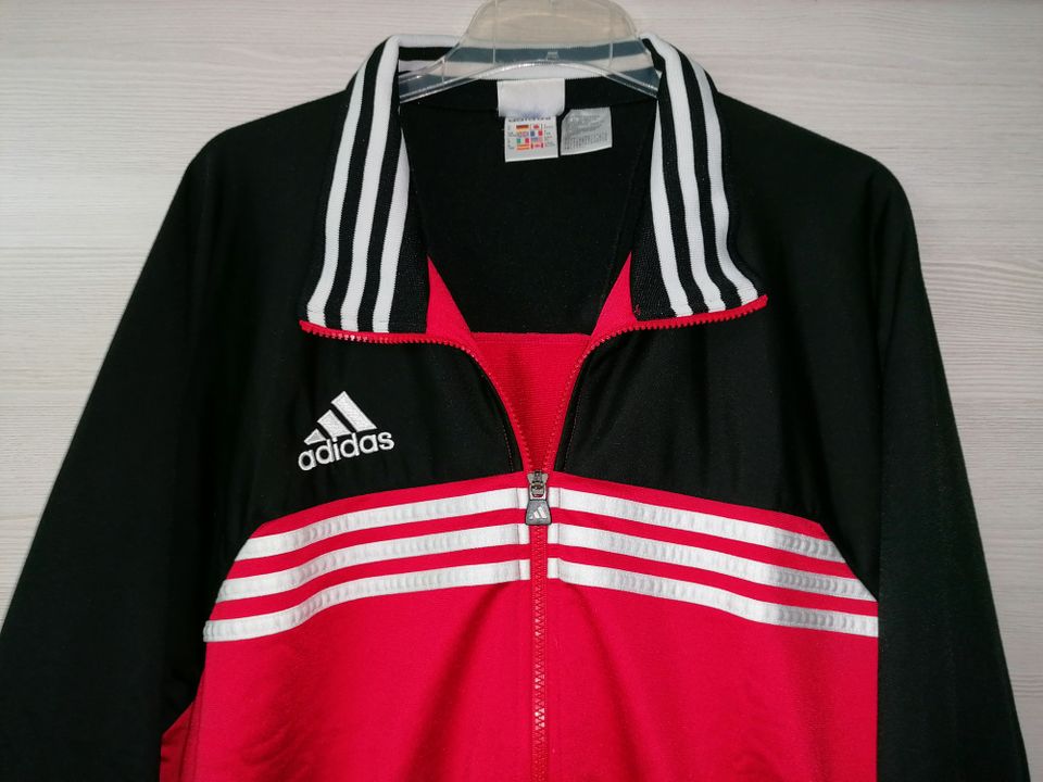 Vintage Adidas Jacke Größe 9 gut erhaltener Zustand in Ammeldingen bei Neuerburg