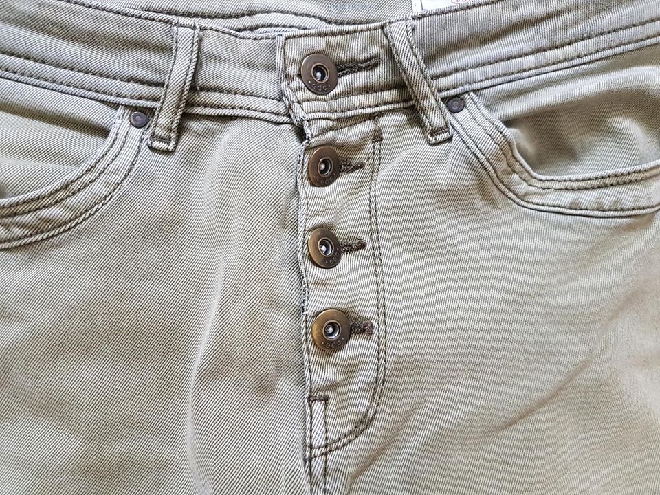 Esprit edc Jeans Hose oliv khaki Boyfriend Fit 34 short S in Dortmund