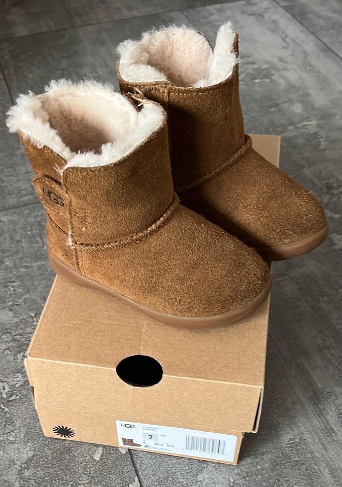 UGG Keelan Winterboots mit Lammwolle, Größe 23.5 in Baden-Württemberg -  Riedlingen | Gebrauchte Kinderschuhe Größe 23 kaufen | eBay Kleinanzeigen  ist jetzt Kleinanzeigen