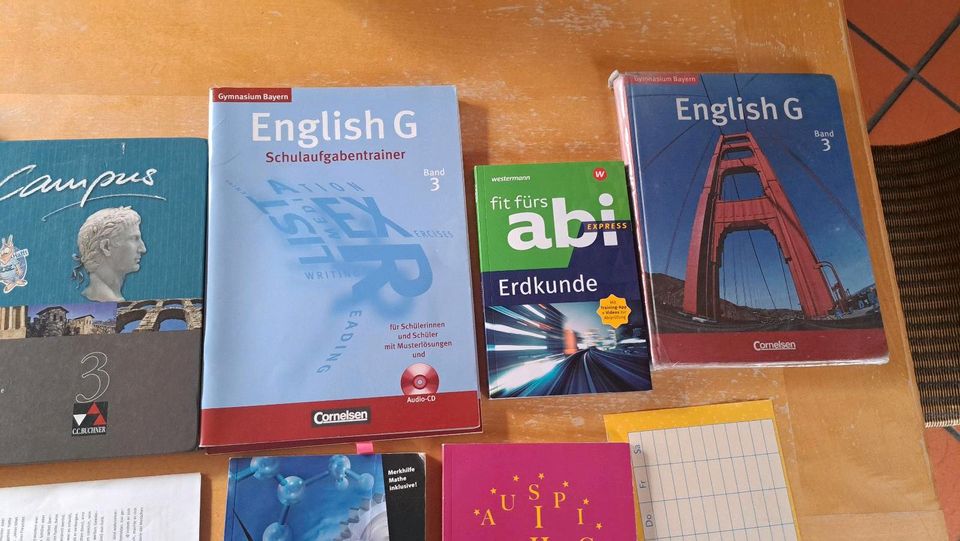 Bücher Abitur Latein Englisch Mathe Hefte Übungen ZU Verschenken in Kümmersbruck