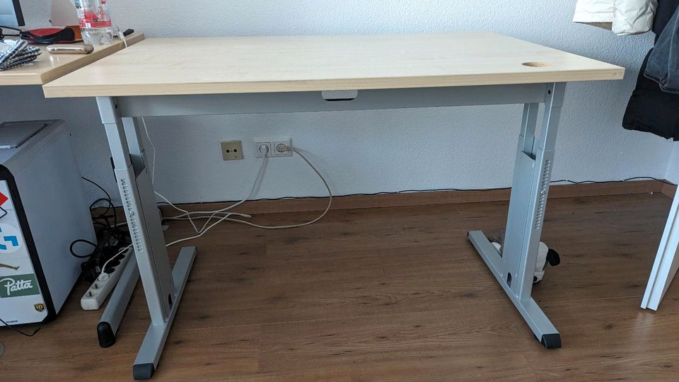 Office Tisch - Höhenverstellbar mit Kabelmanagement in Hilden