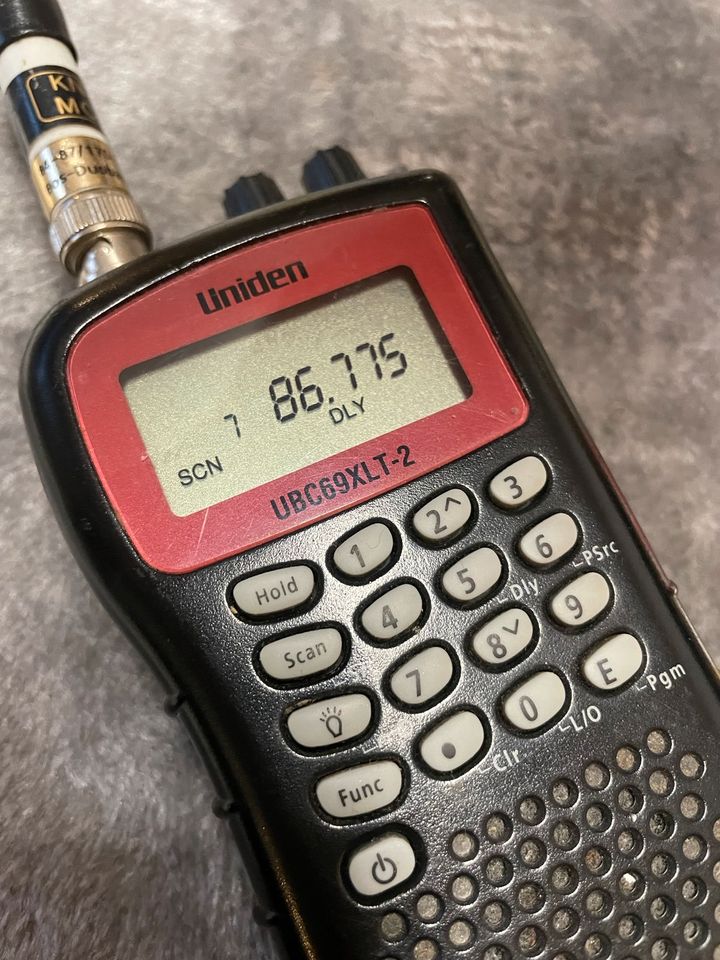 Uniden UBC69XLT -2 Funkscanner BOS Spezialantenne in Wachtberg