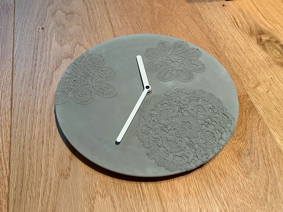 Wanduhr „Mensch Made" Beton Uhr Design Dänisch Uhr - wie NEU in Bremen