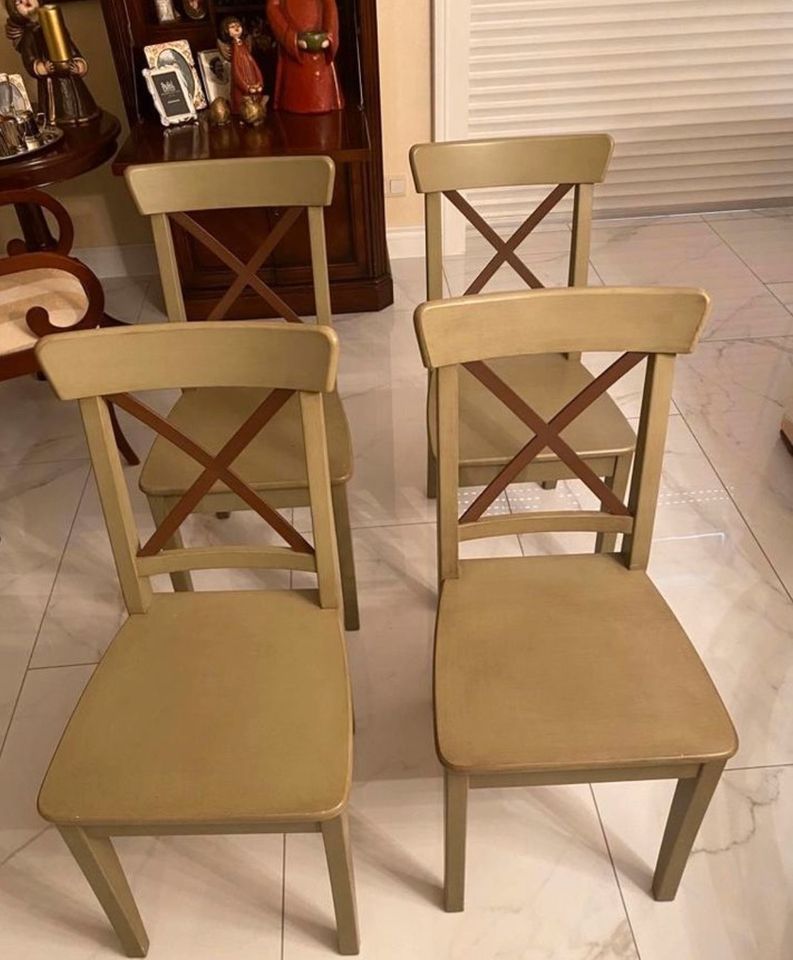 Stilmöbel / 4 Stühle / Esszimmerstühle - jeder Stuhl ein Unikat in Sarstedt