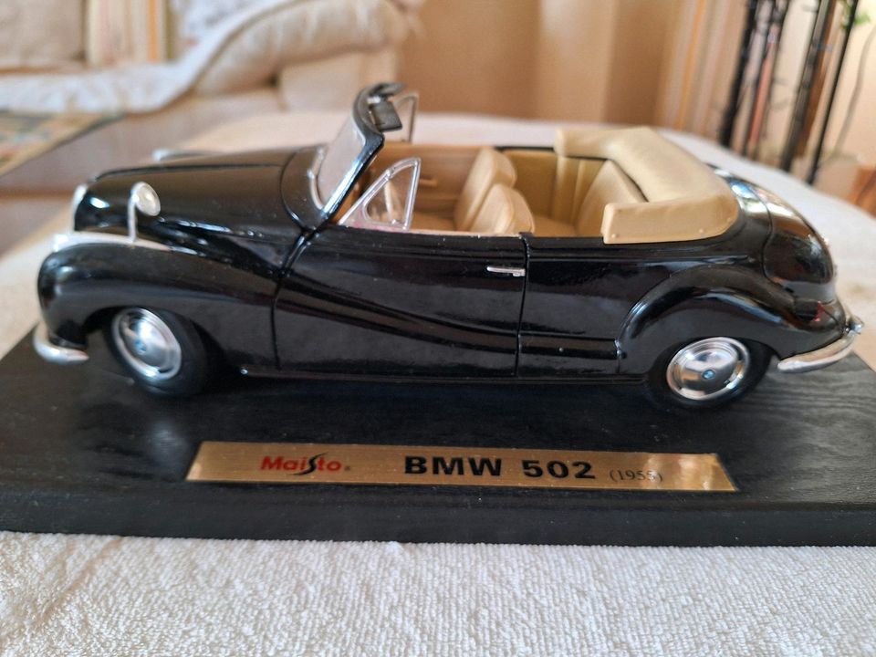 BMW 502 1/18 schwarz 1955 Maisto in Pfarrkirchen