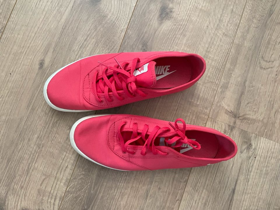 NIKE Damen Sneaker Stoffschuhe weiß Pink 38,5 in Mainz