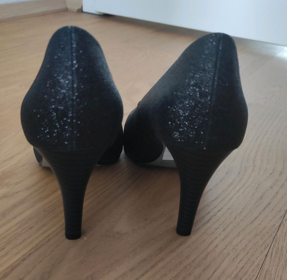 Heels / Pumps / s.Oliver / NEU in Düsseldorf