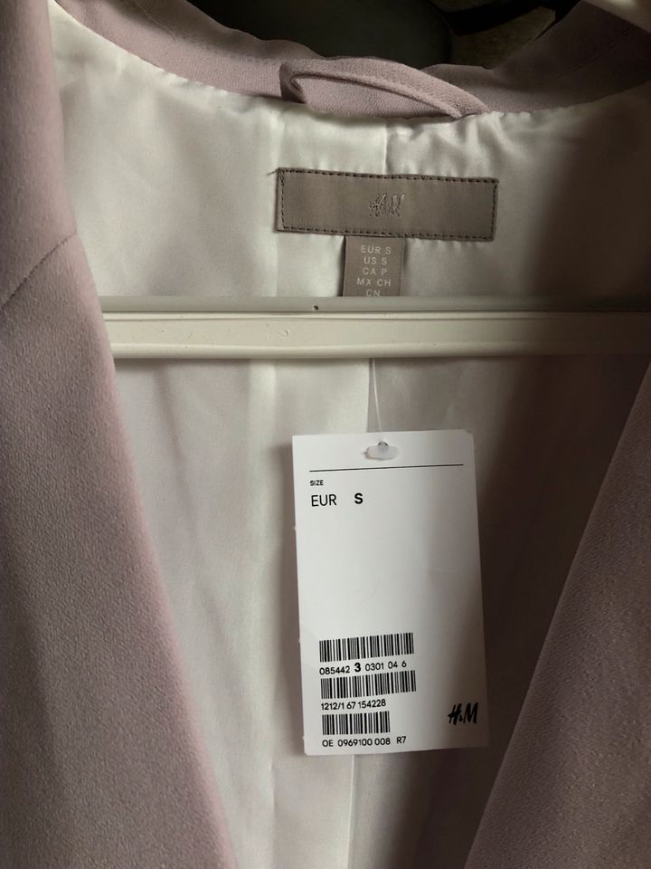 Anzug, Jacke und Shorts, neu mit Etikett in Norderstedt