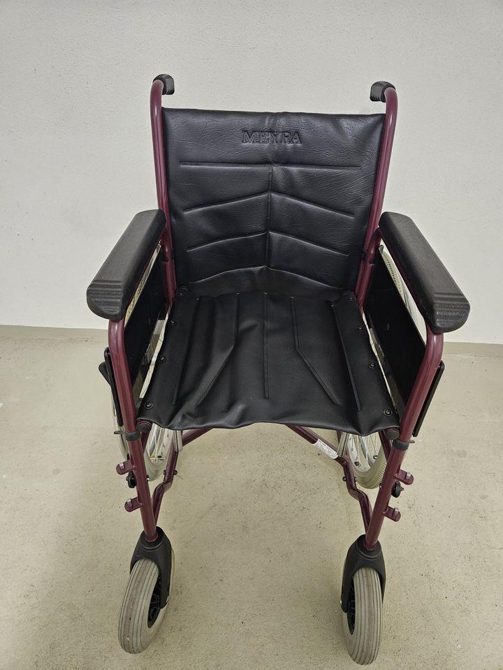 MEYRA Rollstuhl faltbar Typ 3600 Faltrollstuhl 43 cm Sitzbreite in Schwandorf