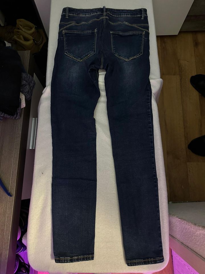 Damenhose Jeanshose Jeans Hose Gr 36 in Osnabrück