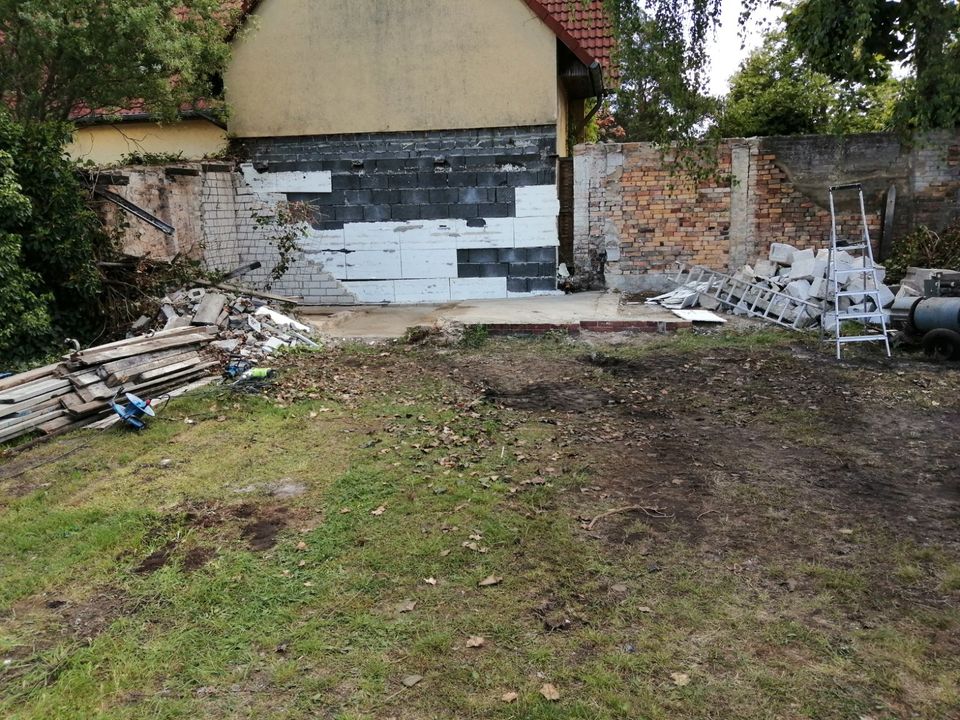 Biete Abrissarbeiten von kleineren Gebäuden, wie Anbauten, Garage in Calau