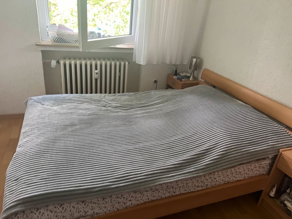 Komplettes Schlafzimmer Kleiderschrank und Bett mit Lattenrost in Bielefeld