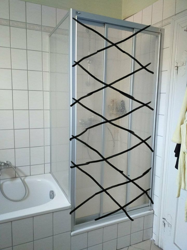 Badewannenwand / Seitenwand / Duschabtrennung zur Wanne / WC in Ausleben