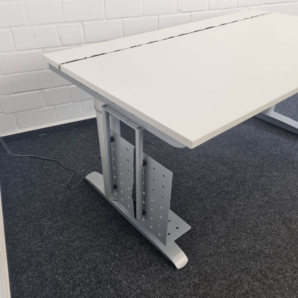 50 x Steh Sitz Schreibtisch / Büromöbel / elektrischer Tisch in Linden