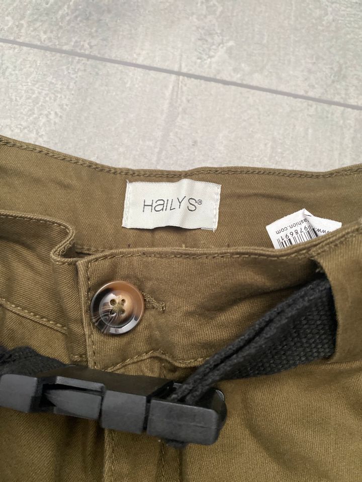 Hailys Cargohose Hose Khaki Gr. S neu mit Gürtel in Appenweier